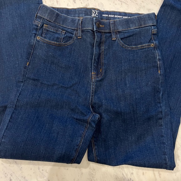 Strut your stuff in these high rise ankle skinny jeans. Chic, sexy & com… - Picture 4 of 7